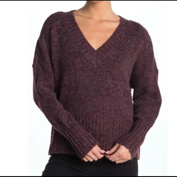 Abound Sweaters - ❤️🧶Abound cozy V Neck Sweater | Women’s | medium
